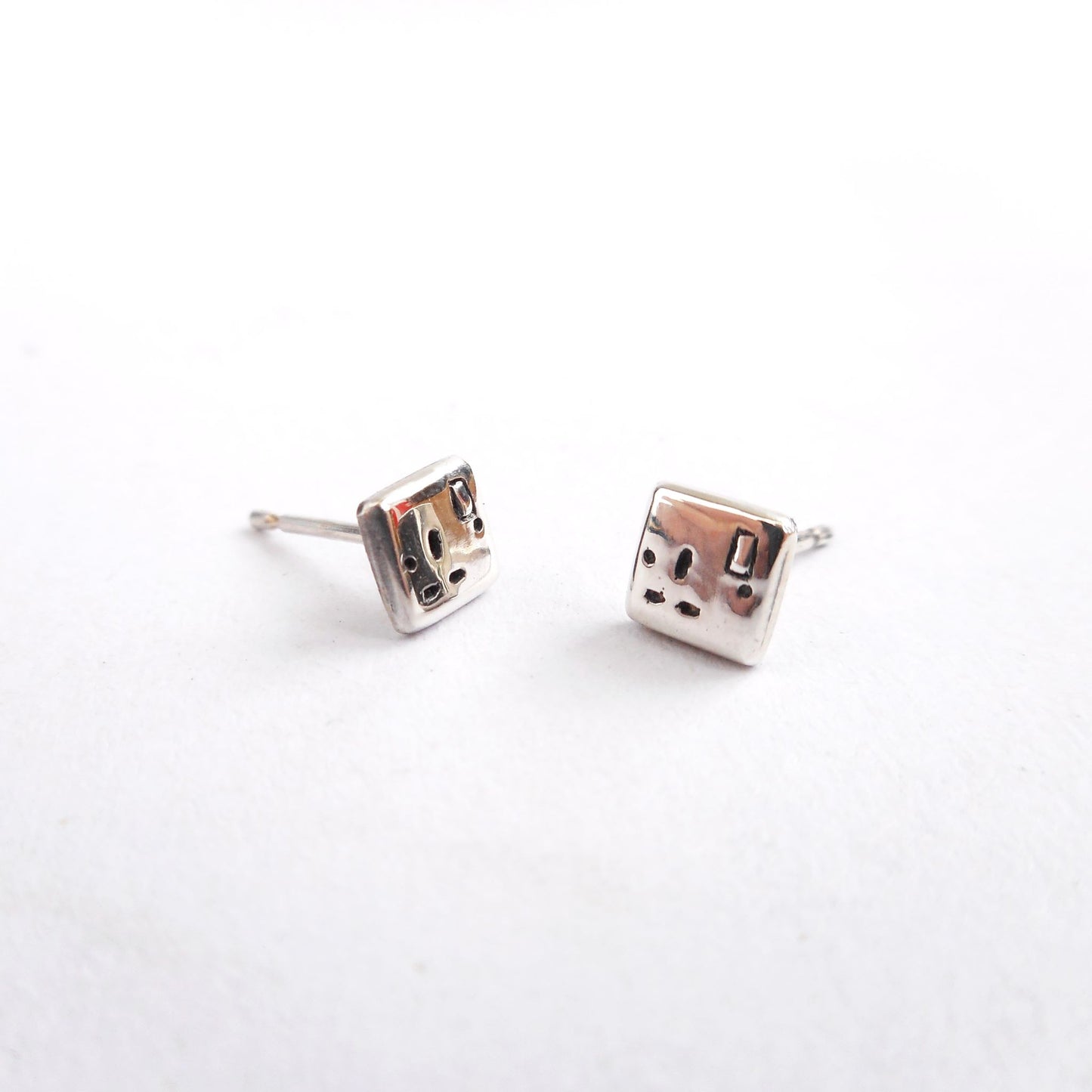 Socket Studs